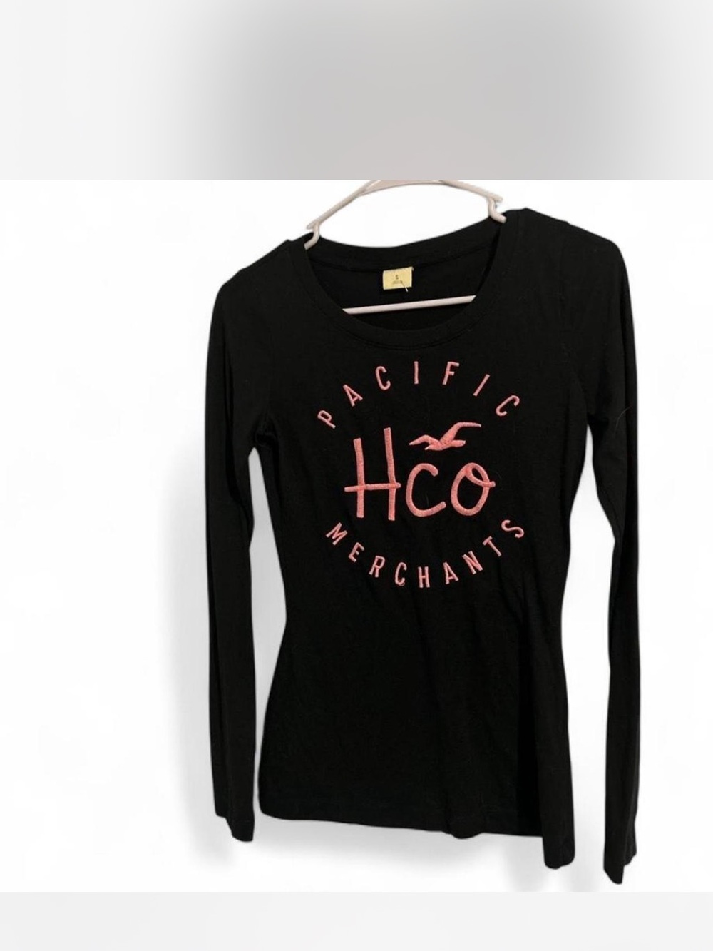 Hollister Black Crewneck Tee with Subtle Cream Tag Accent